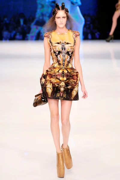 Look 9